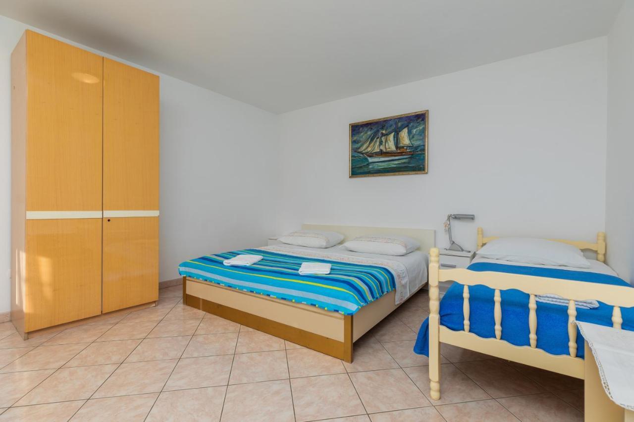Apartments With A Parking Space Omis - 2745 Luaran gambar