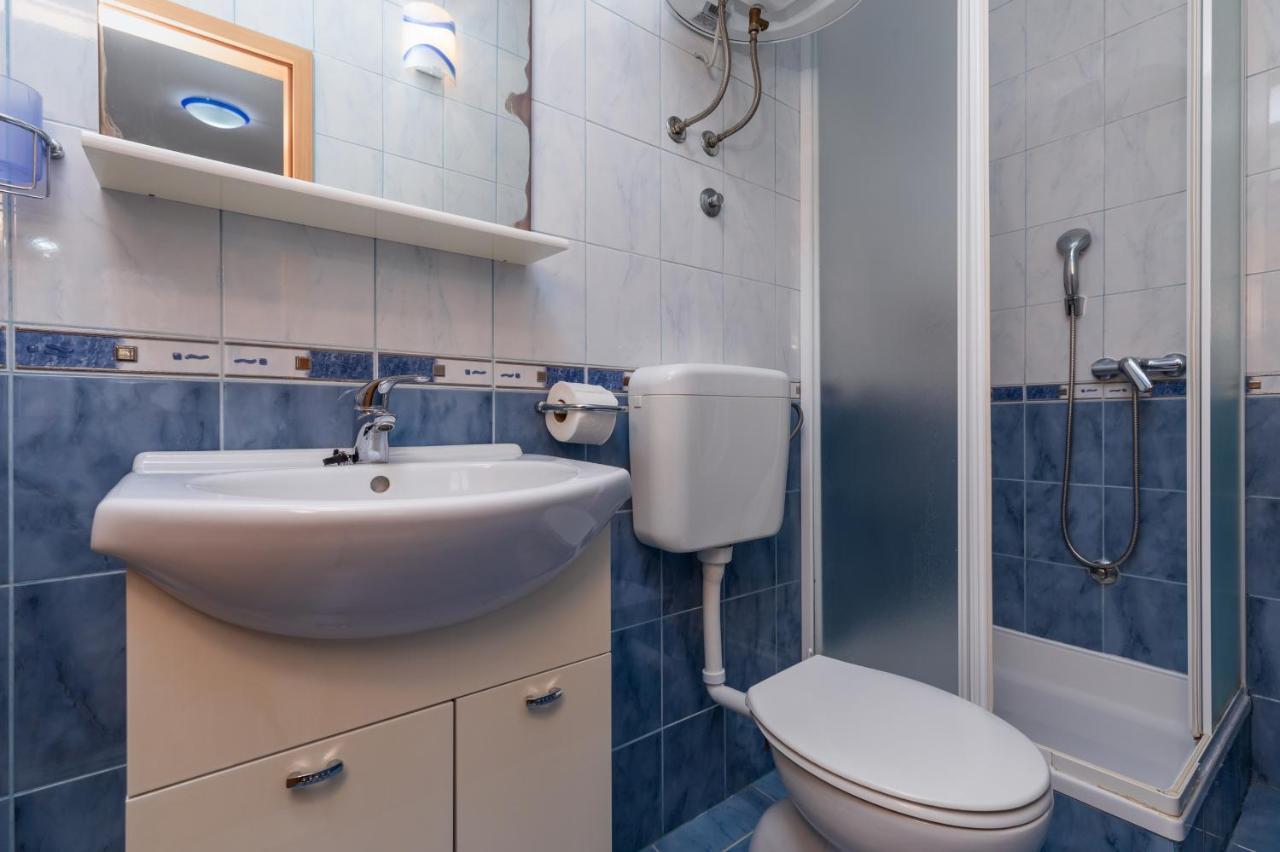 Apartments With A Parking Space Omis - 2745 Luaran gambar
