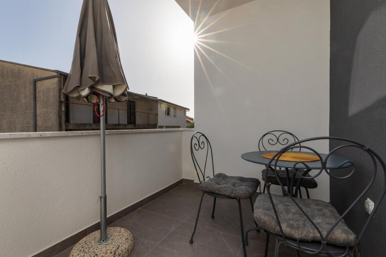 Apartments With A Parking Space Omis - 2745 Luaran gambar