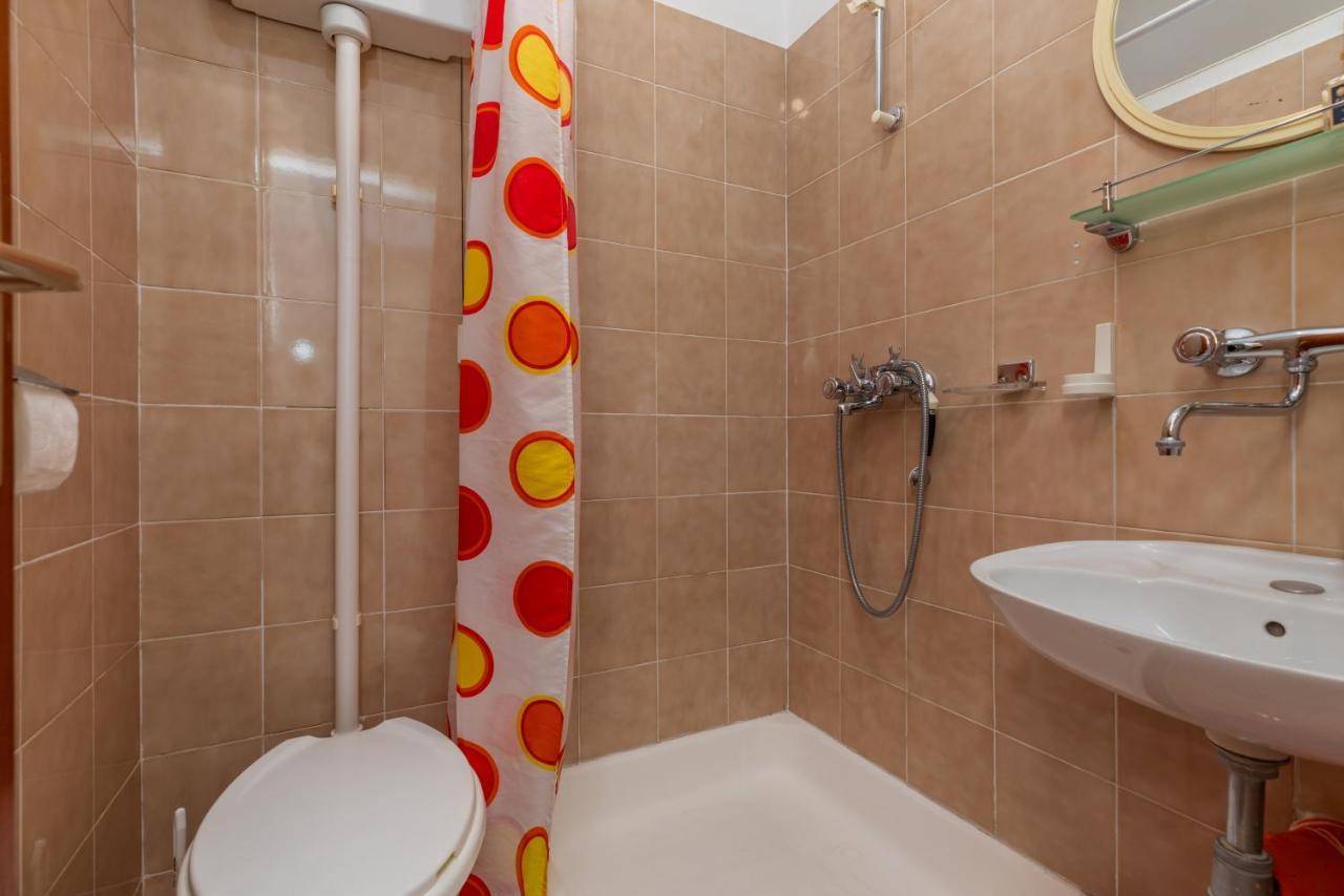 Apartments With A Parking Space Omis - 2745 Luaran gambar