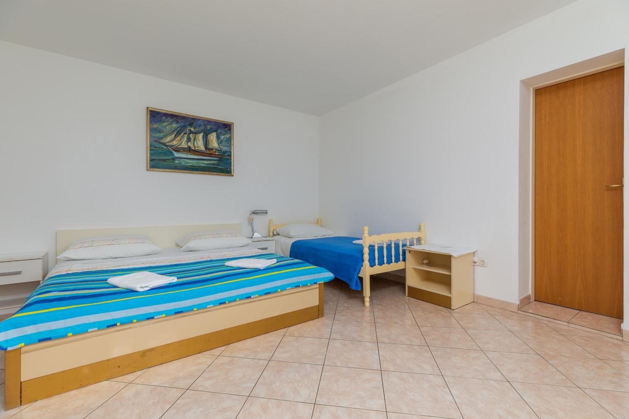 Apartments With A Parking Space Omis - 2745 Bilik gambar
