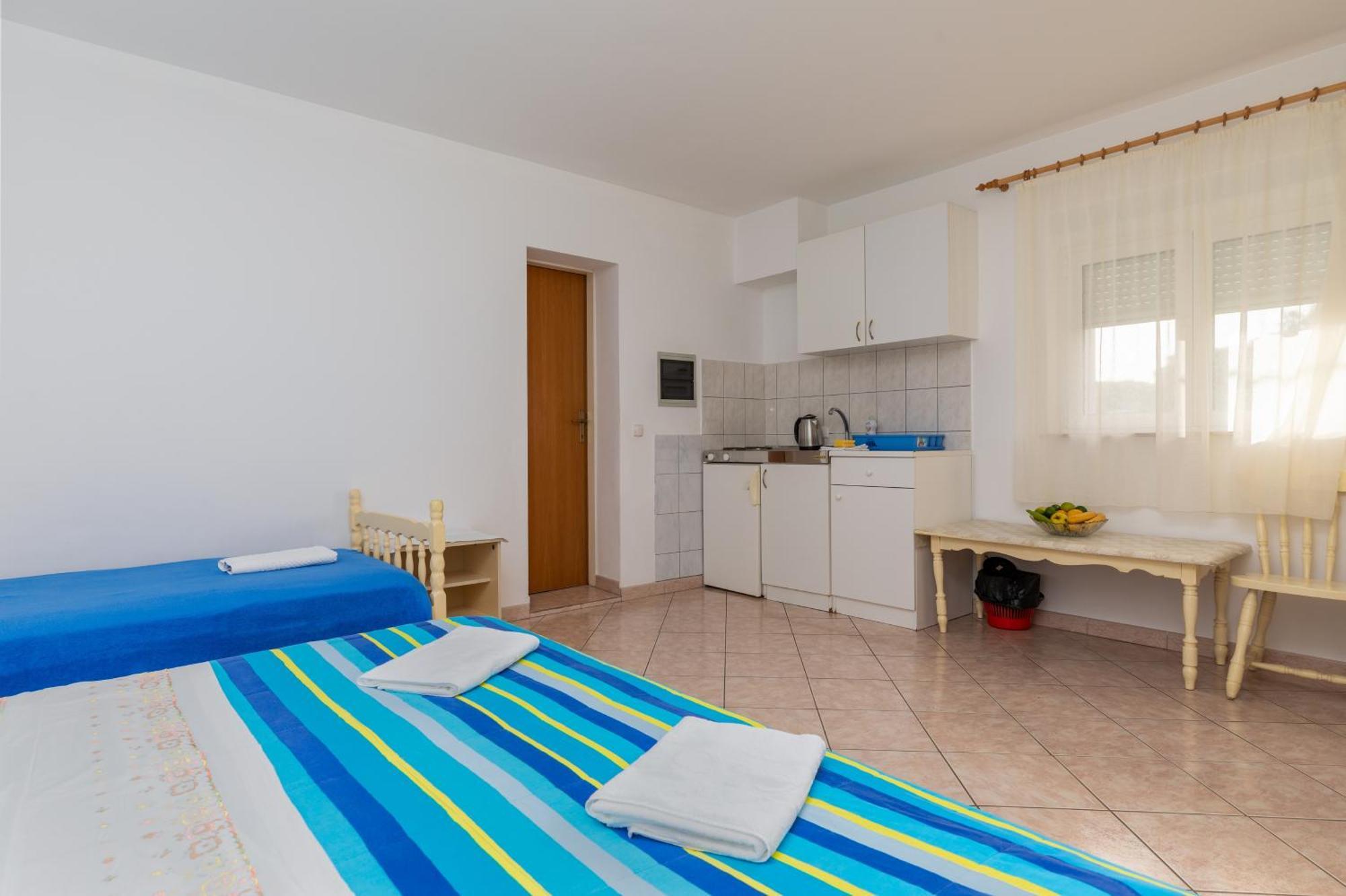 Apartments With A Parking Space Omis - 2745 Bilik gambar